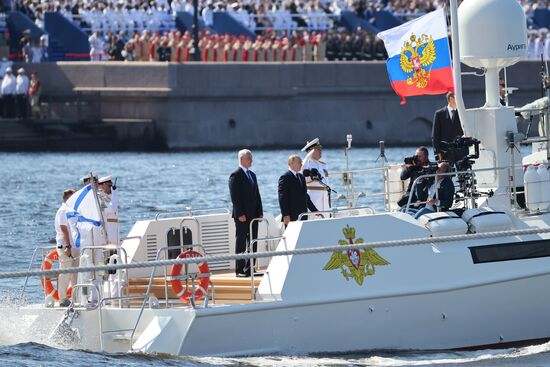 Президент Владимир Путин принял участие в Главном военно-морском параде