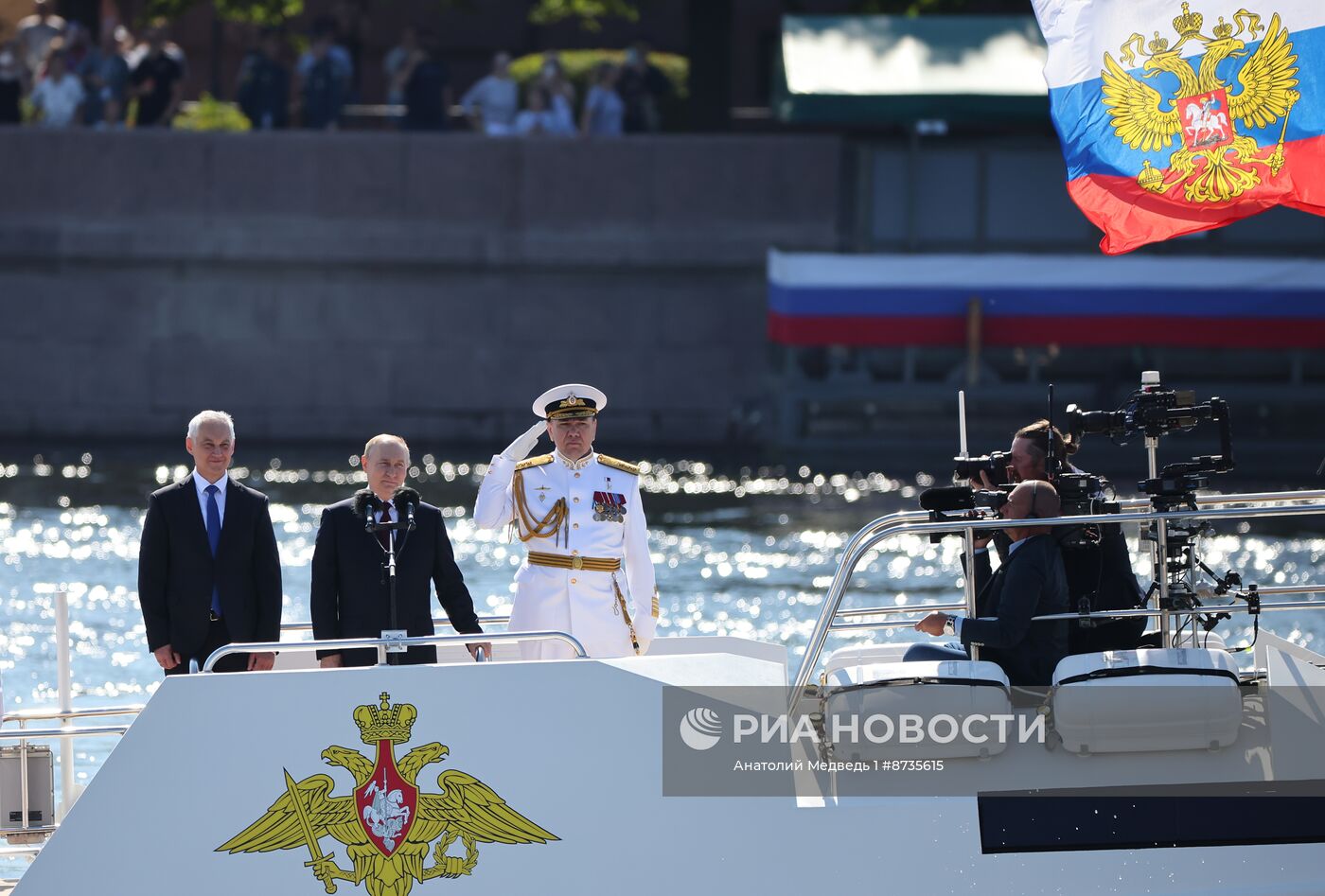 Президент Владимир Путин принял участие в Главном военно-морском параде