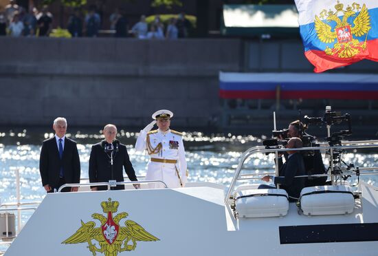 Президент Владимир Путин принял участие в Главном военно-морском параде