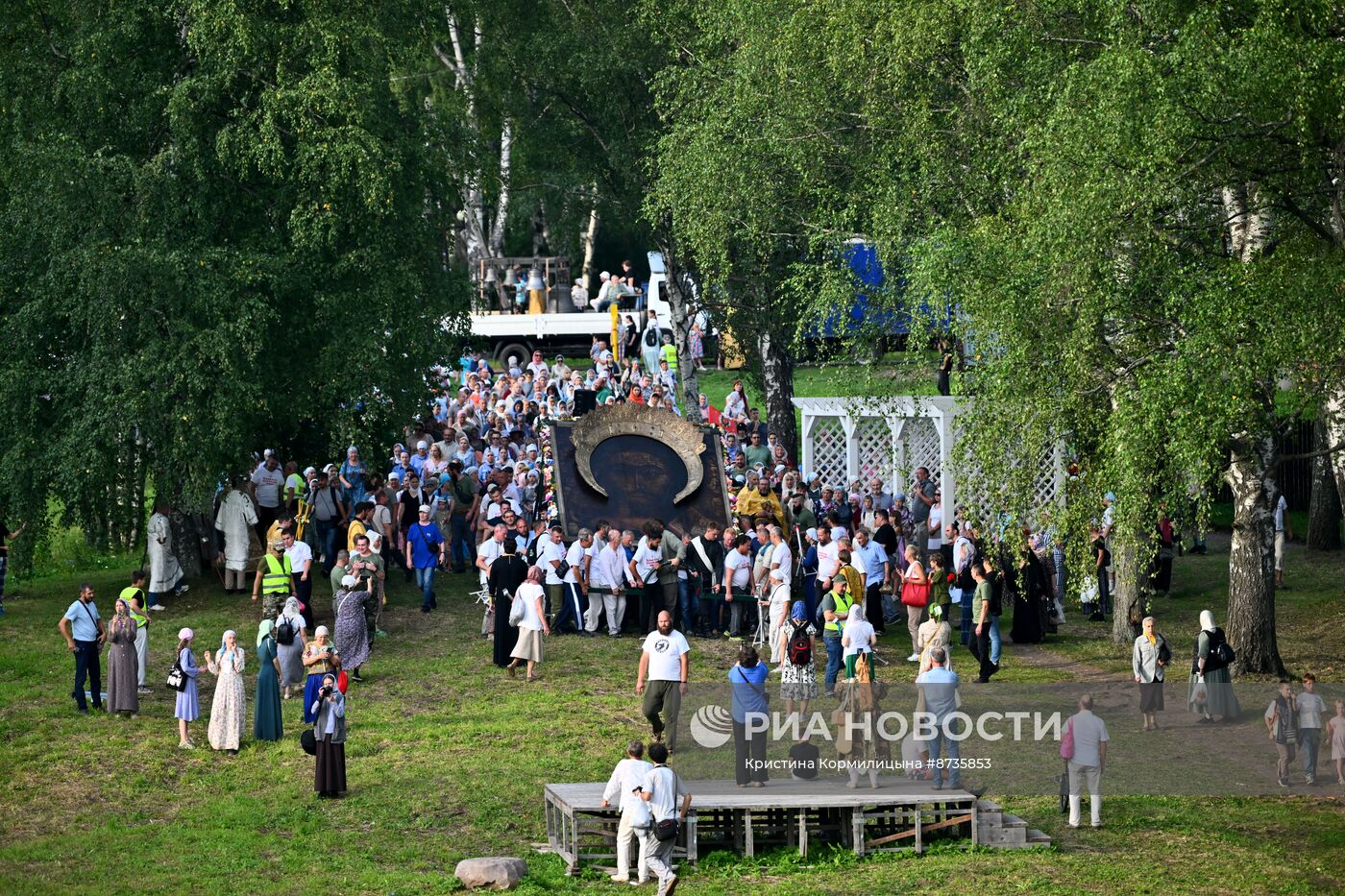 Крестный ход с иконой Всемилостивого Спаса в Тутаеве