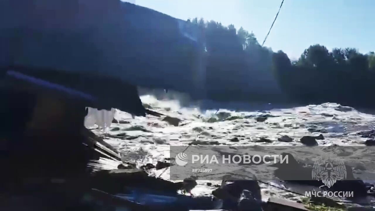 В Карелии на Беломорско-Балтийском канале прорвало дамбу 