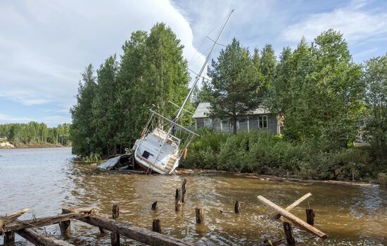 В Карелии на Беломорско-Балтийском канале прорвало дамбу