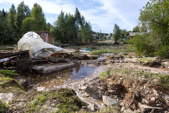 В Карелии на Беломорско-Балтийском канале прорвало дамбу