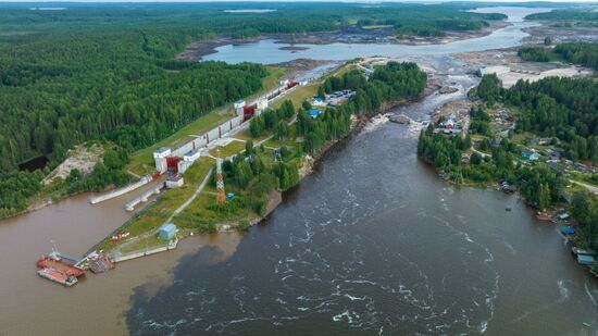 В Карелии на Беломорско-Балтийском канале прорвало дамбу