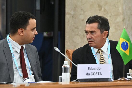 Встреча глав ВОА БРИКС на тему "Аудит устойчивого развития"
Витал ду Регу (справа), министр Федерального счетного суда Бразилии Место: Россия, Республика Башкортостан, Уфа. Автор: Кристина Кормилицына. Двусторонние встречи глав высших органов аудита стран БРИКС