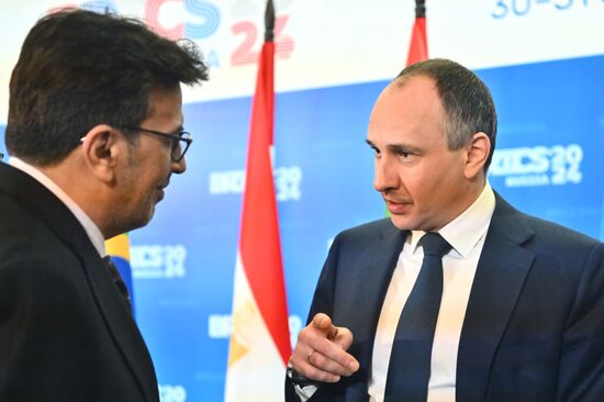 Встреча глав ВОА БРИКС на тему "Аудит устойчивого развития"
Борис Ковальчук, председатель Счетной палаты РФ Место: Россия, Республика Башкортостан, Уфа. Автор: Кристина Кормилицына. Двусторонние встречи глав высших органов аудита стран БРИКС