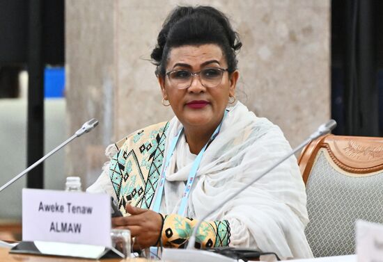 Встреча глав ВОА БРИКС на тему "Аудит устойчивого развития"
Месерет Дамтие, федеральный генеральный аудитор Федеративной Демократической Республики Эфиопии Место: Россия, Республика Башкортостан, Уфа. Автор: Кристина Кормилицына. Двусторонние встречи глав высших органов аудита стран БРИКС