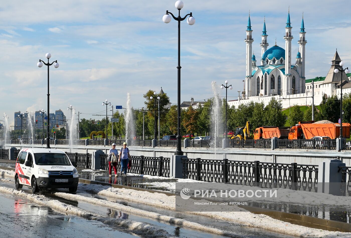 Сильный ливень с градом прошел в Казани