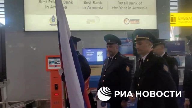 Российские пограничники покидают ереванский аэропорт "Звартноц"