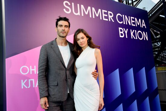 Премьера сериала "Она такая классная"