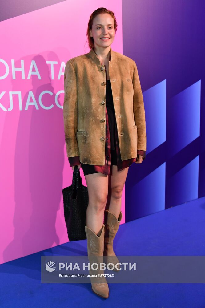 Премьера сериала "Она такая классная"