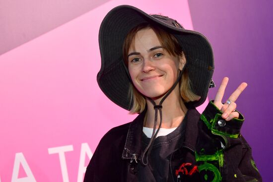 Премьера сериала "Она такая классная"