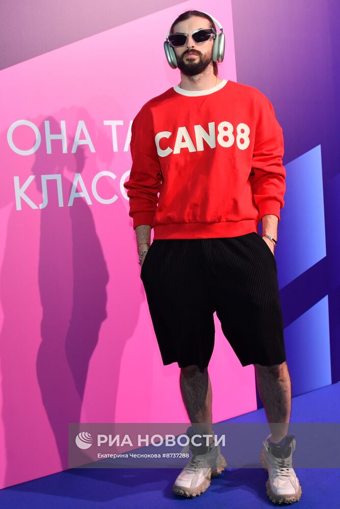 Премьера сериала "Она такая классная"