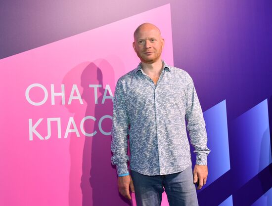 Премьера сериала "Она такая классная"