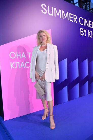 Премьера сериала "Она такая классная"