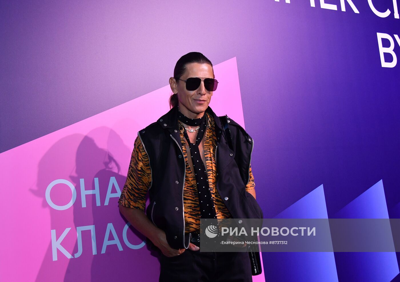 Премьера сериала "Она такая классная"