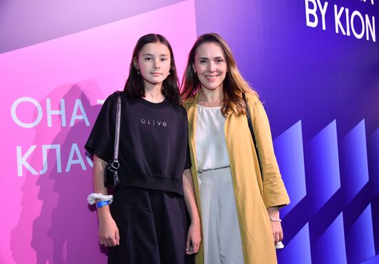 Премьера сериала "Она такая классная"