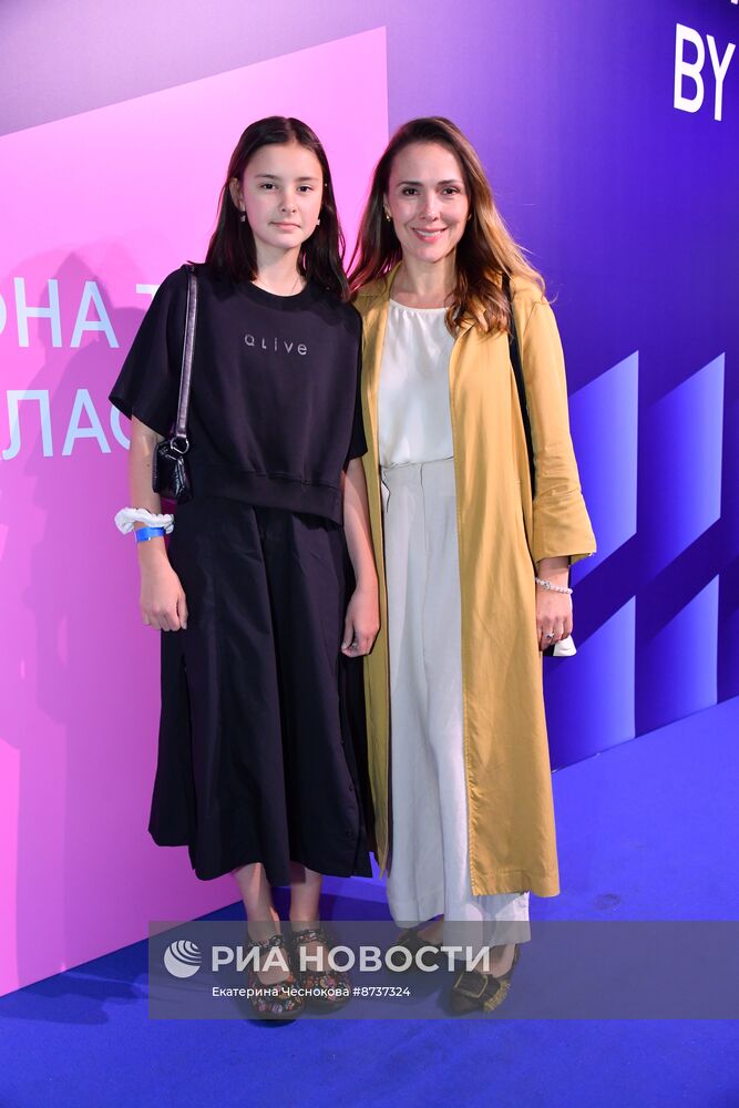 Премьера сериала "Она такая классная"