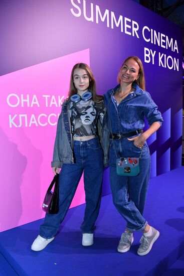 Премьера сериала "Она такая классная"