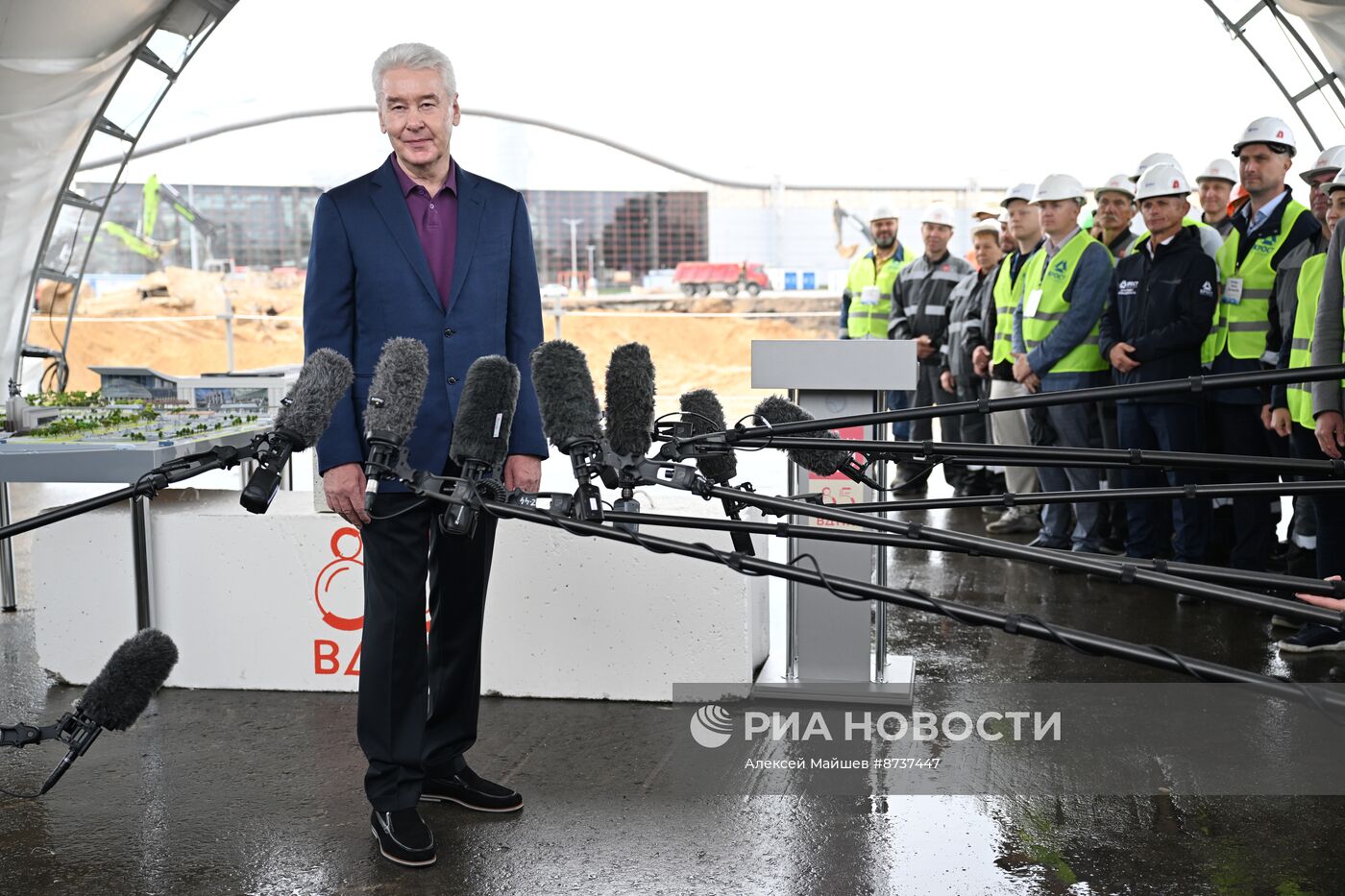 Мэр Москвы С. Собянин посетил ВДНХ в честь 85-летия