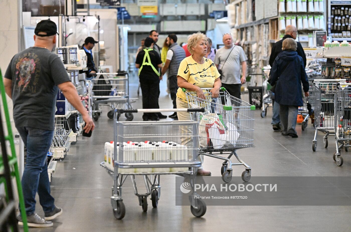 В России "Леруа Мерлен" работает под новым брендом "Лемана ПРО"