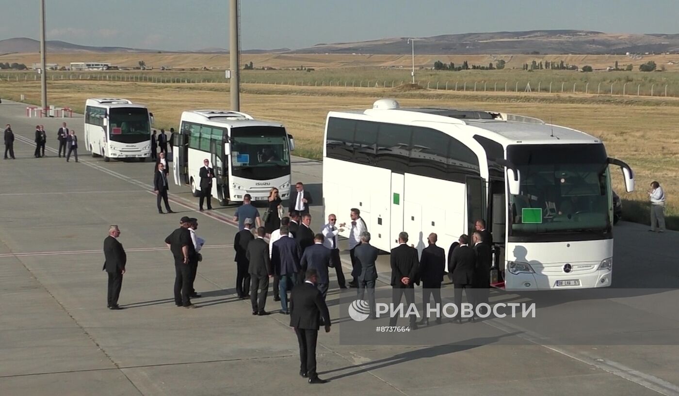 Россия и США провели обмен 26 заключенными