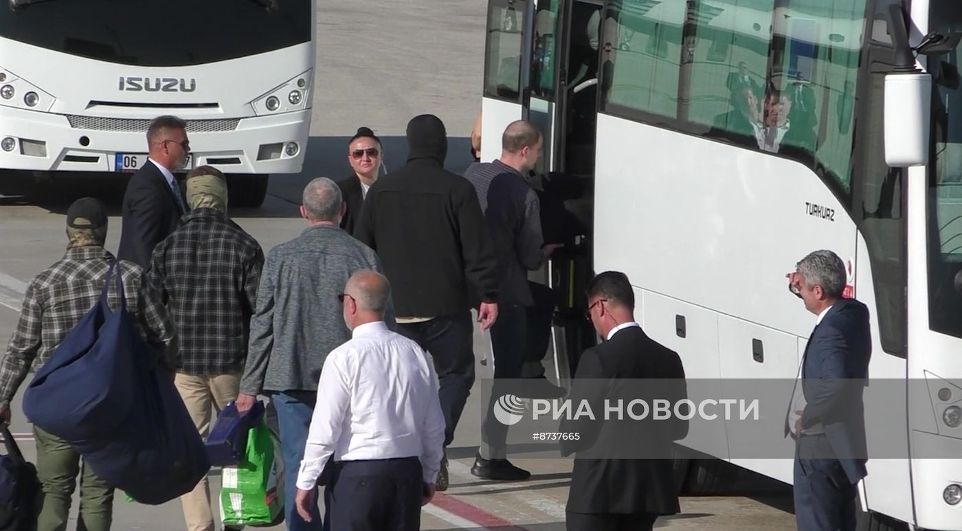 Россия и США провели обмен 26 заключенными
