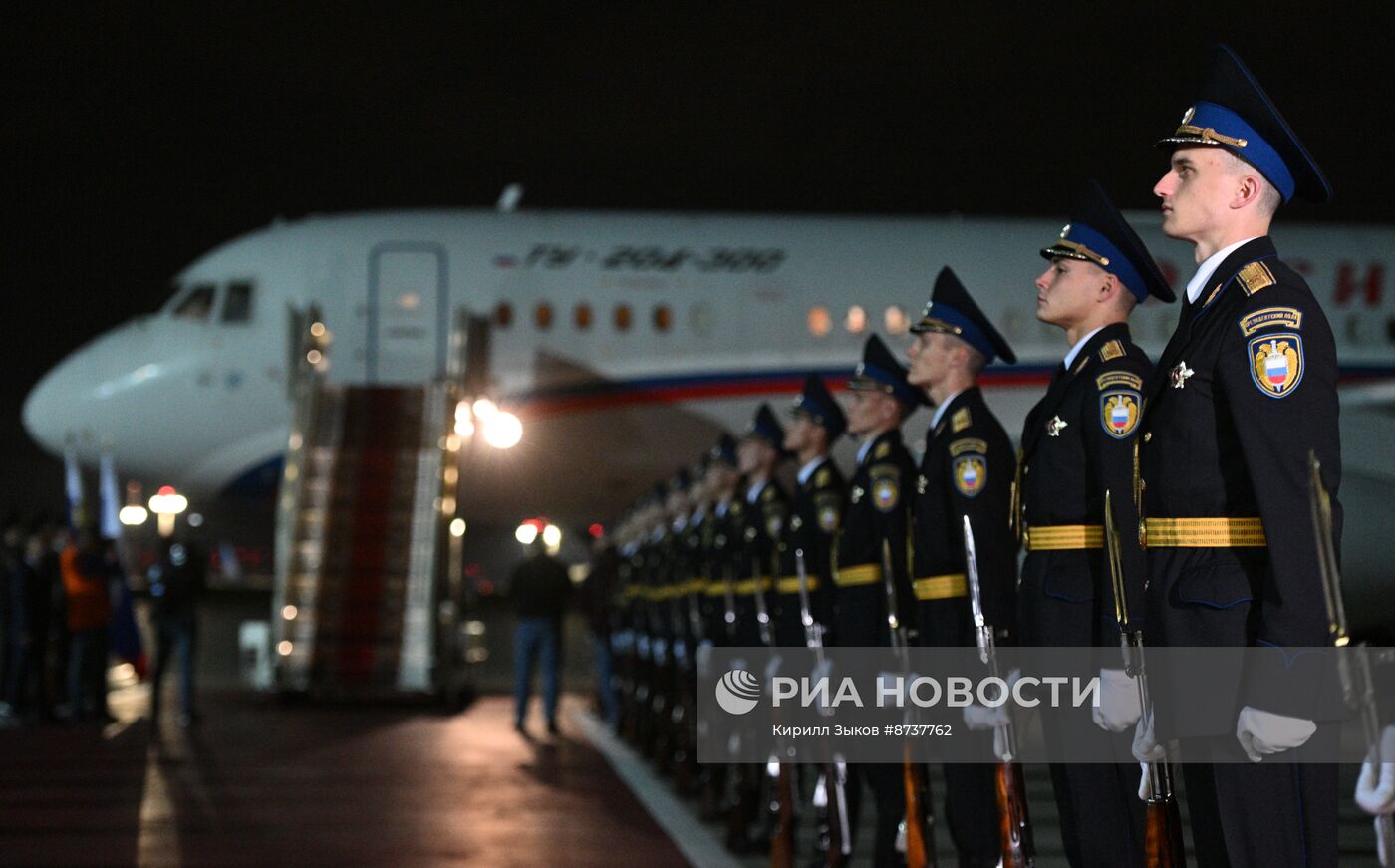 Президент Владимир Путин встретил в аэропорту граждан России, которые были освобождены в результате обмена