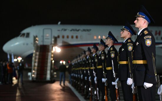 Президент Владимир Путин встретил в аэропорту граждан России, которые были освобождены в результате обмена