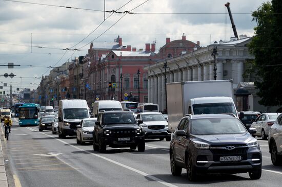 Просадка асфальта на Невском проспекте в Санкт-Петербурге