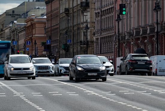 Просадка асфальта на Невском проспекте в Санкт-Петербурге