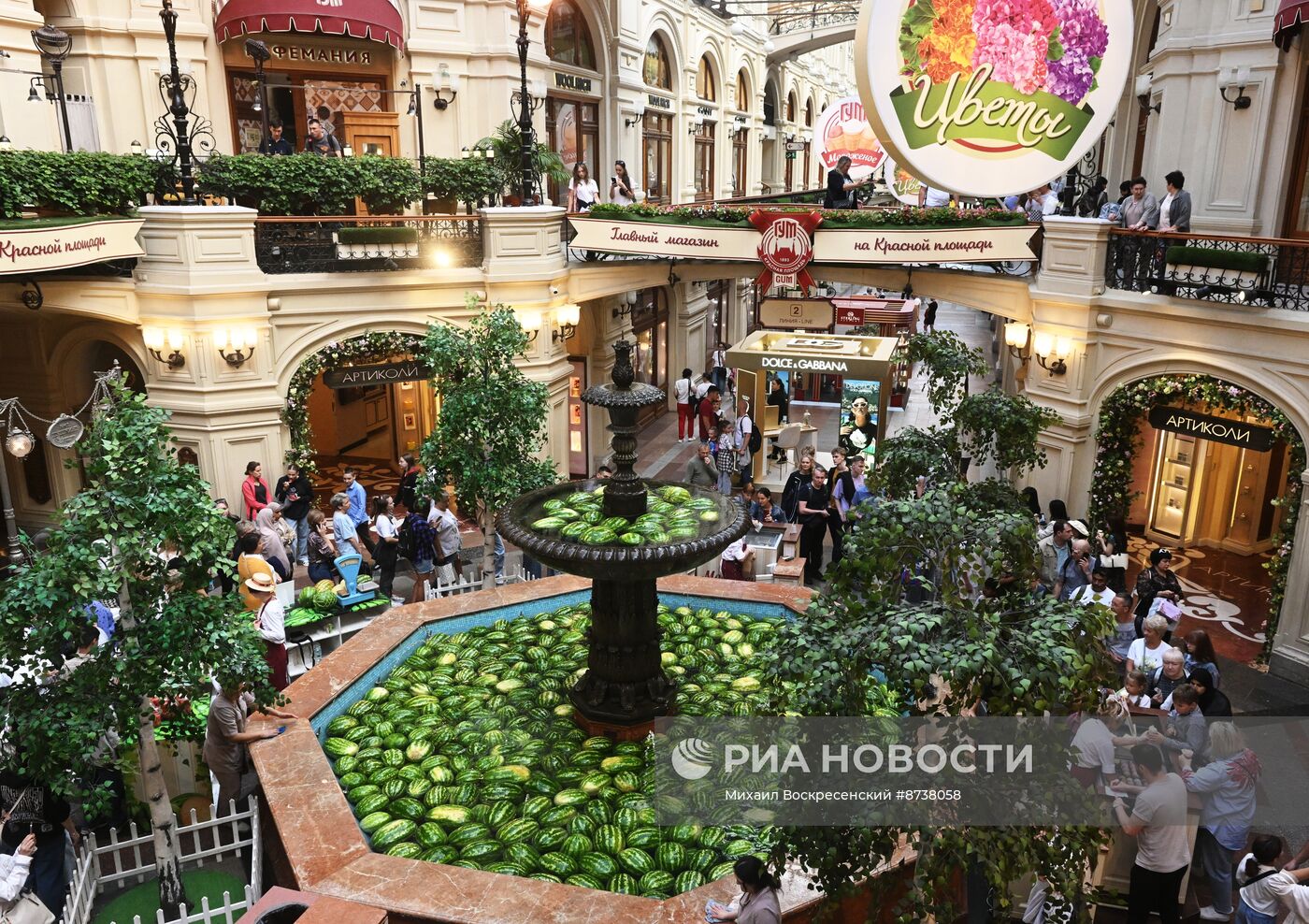 Старт сезона арбузов в ГУМе
