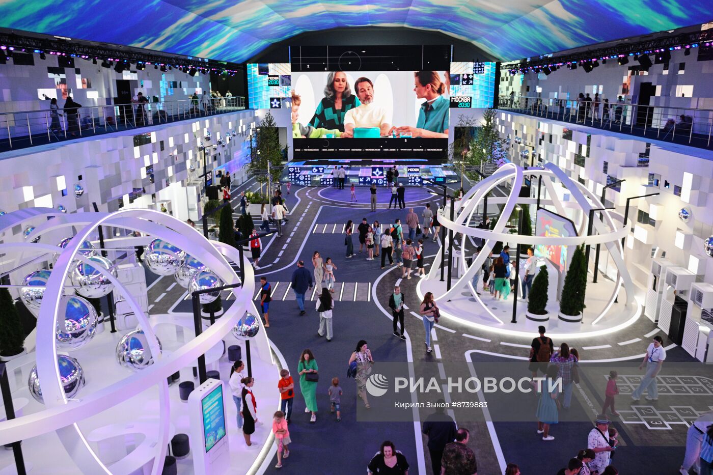 В Гостином дворе открылась бесплатная выставка о будущем