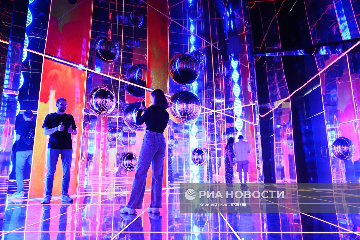 В Гостином дворе открылась бесплатная выставка о будущем