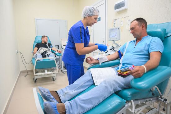 Сдача крови в Курске для пострадавших при атаке ВСУ