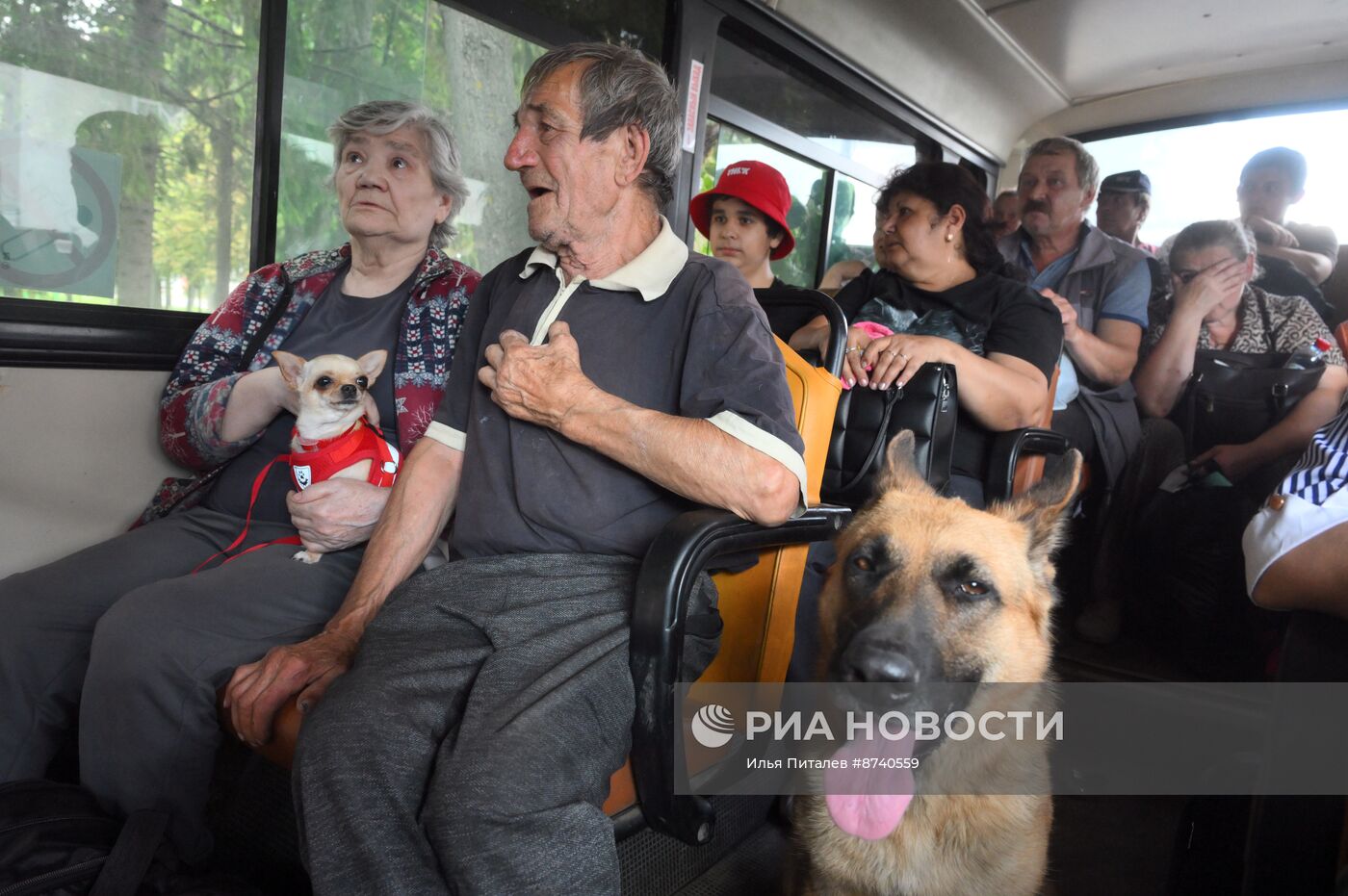 Эвакуация жителей из города Рыльск в Курской области