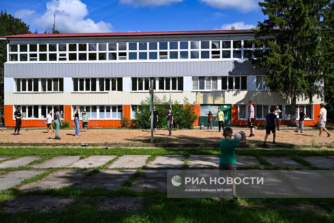 Дети из Курской области в подмосковном детском лагере