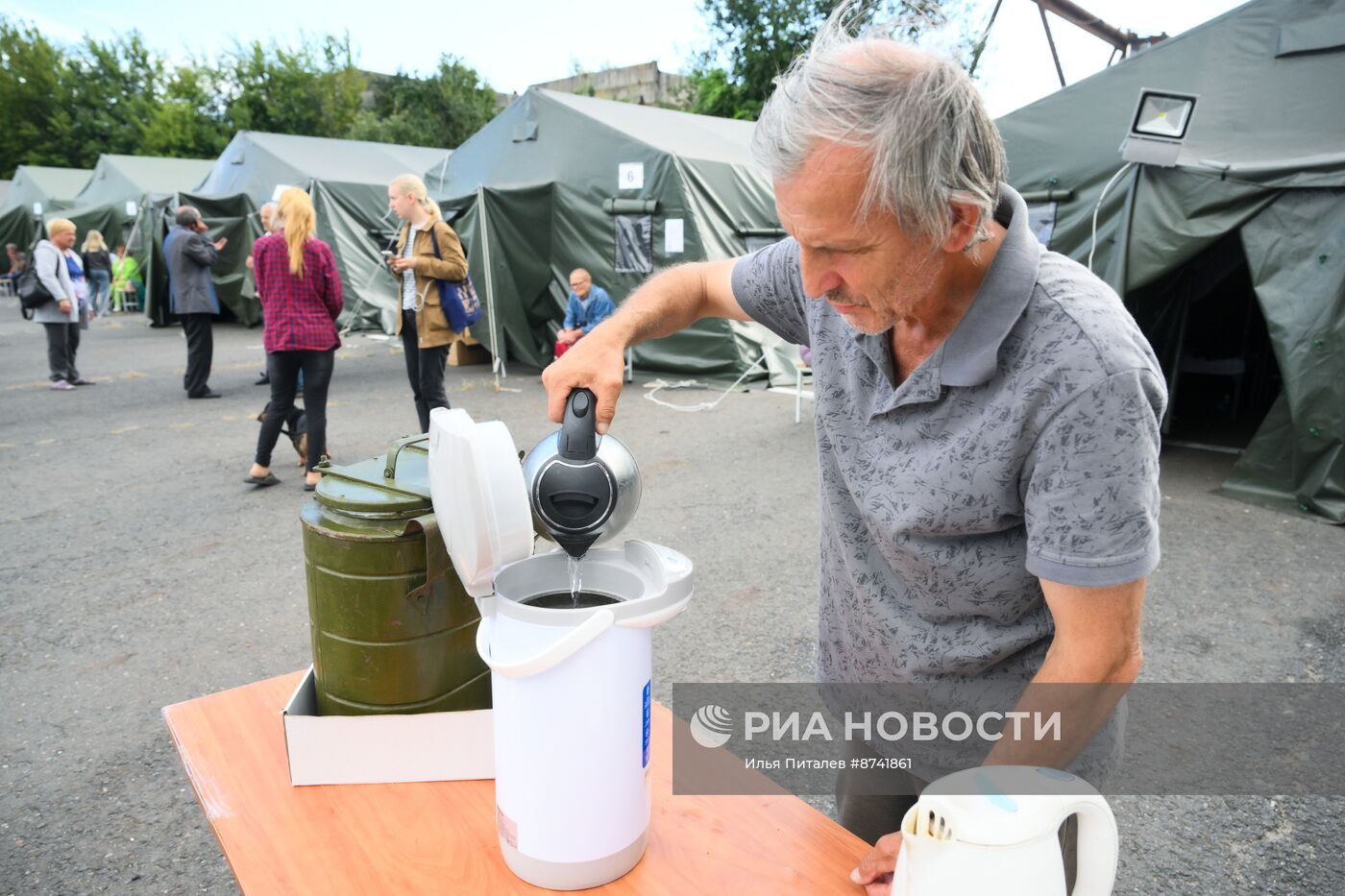 Палаточный пункт временного размещения МЧС России в Курске