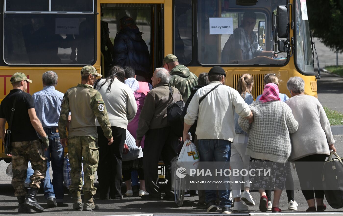 Эвакуация мирных жителей из Краснояружского района Белгородской области