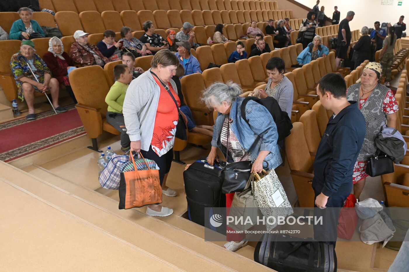 Эвакуация мирных жителей из Краснояружского района Белгородской области