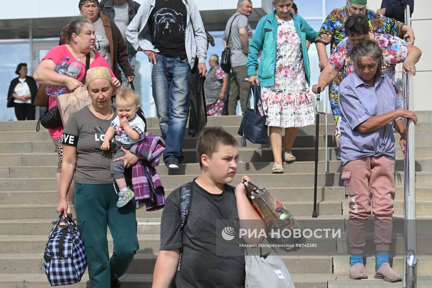 Эвакуация мирных жителей из Краснояружского района Белгородской области