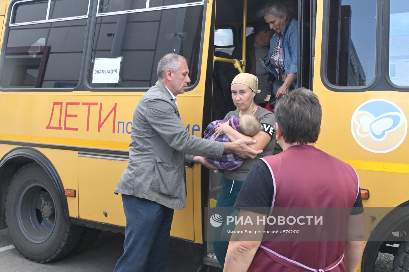 Эвакуация мирных жителей из Краснояружского района Белгородской области