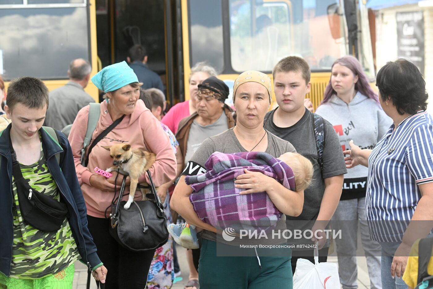 Эвакуация мирных жителей из Краснояружского района Белгородской области