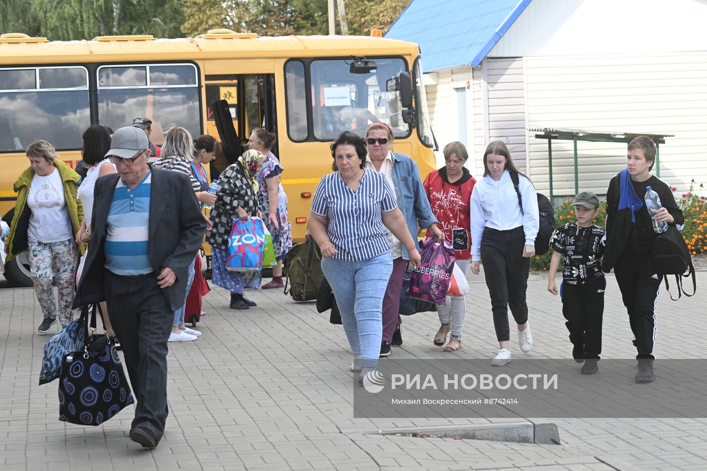 Эвакуация мирных жителей из Краснояружского района Белгородской области