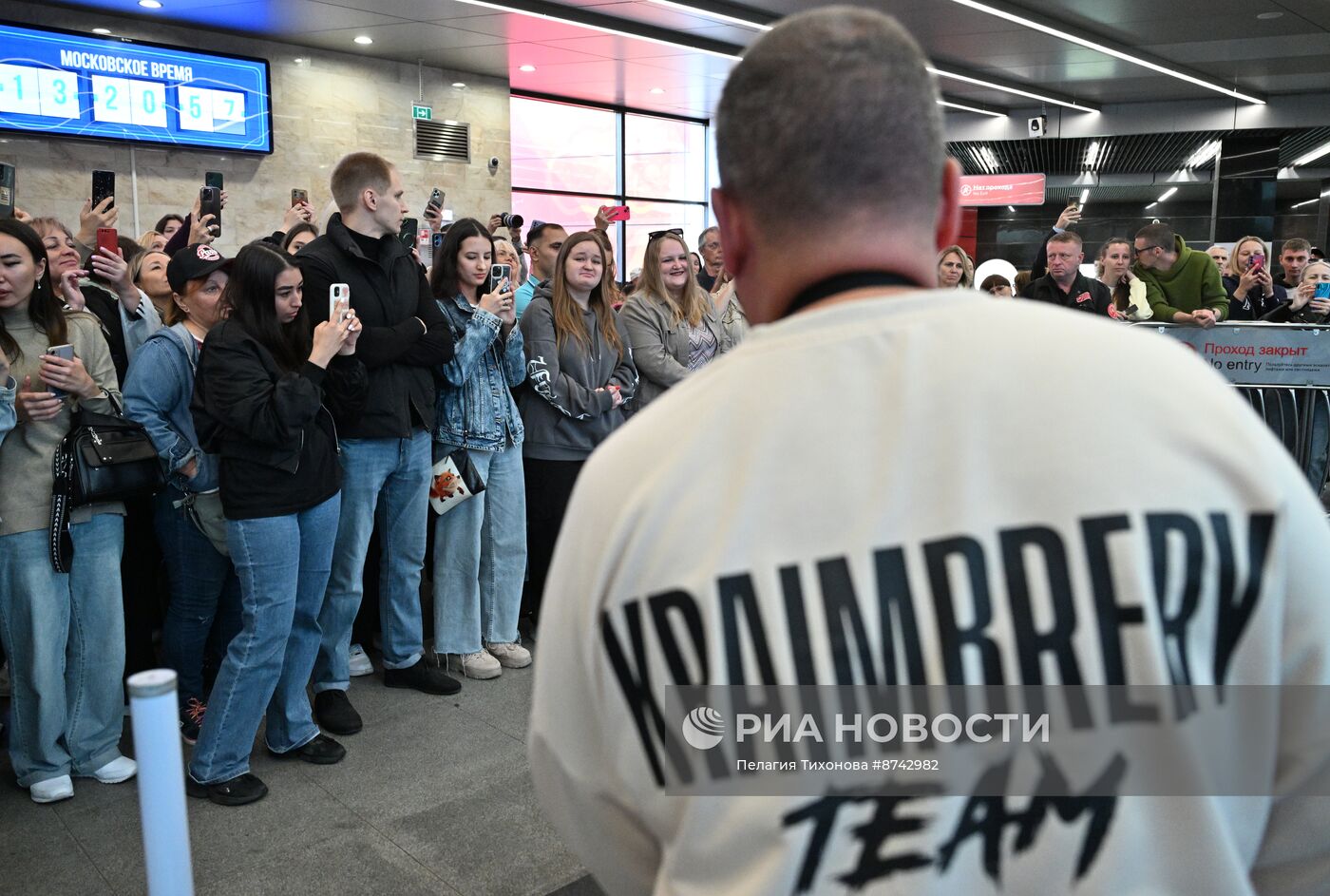 Выступление Мари Краймбрери в Московском метрополитене