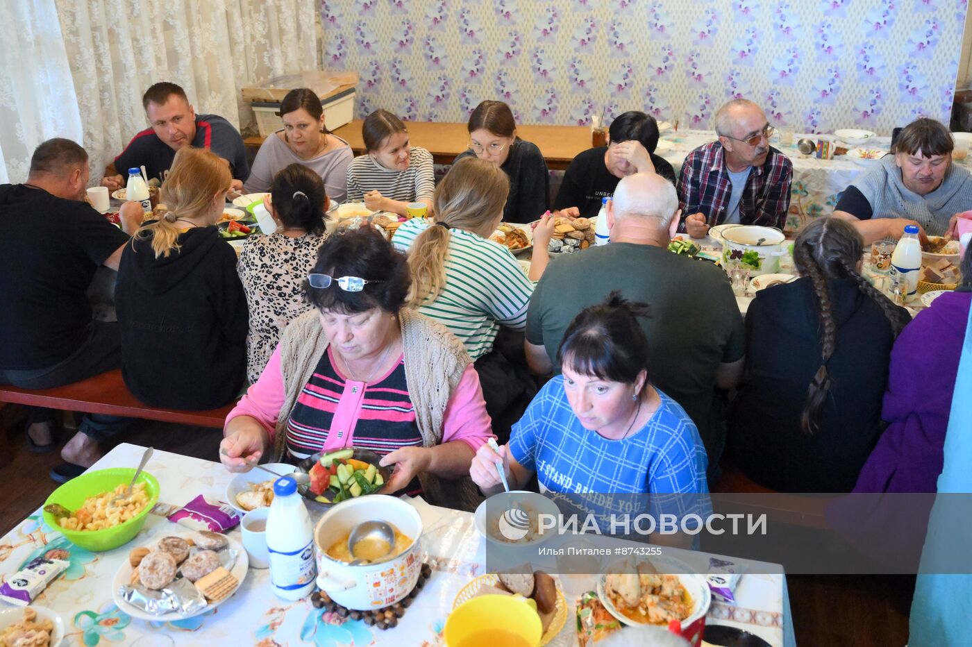 Пункт временного размещения на базе мужского монастыря Курской Коренной пустыни