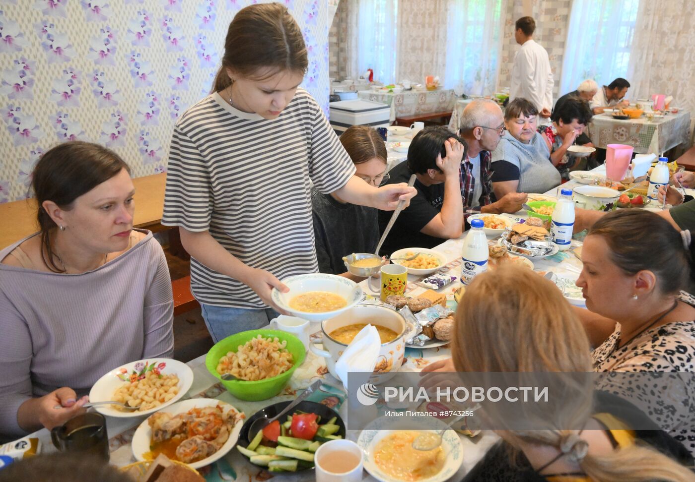 Пункт временного размещения на базе мужского монастыря Курской Коренной пустыни