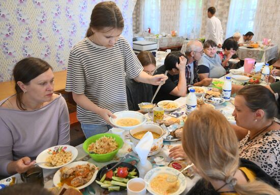 Пункт временного размещения на базе мужского монастыря Курской Коренной пустыни