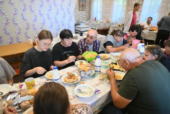 Пункт временного размещения на базе мужского монастыря Курской Коренной пустыни