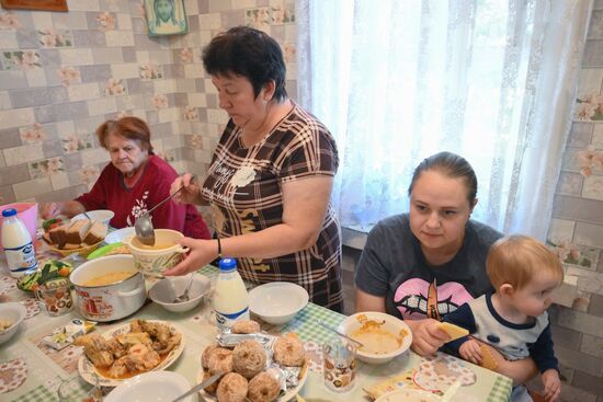 Пункт временного размещения на базе мужского монастыря Курской Коренной пустыни